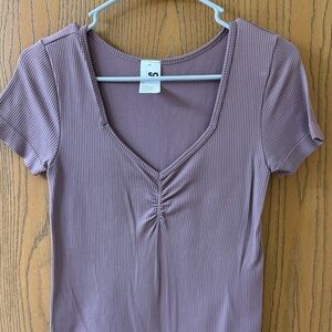 SO Mauve Ribbed V-Neck Short Sleeve Top